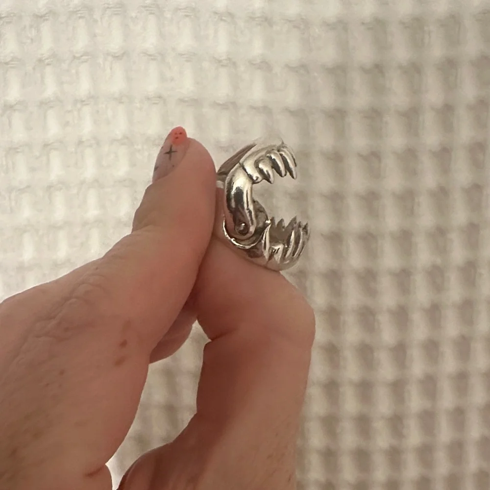 Fang vampire Sterling Silver Ring - Picture 4 of 5